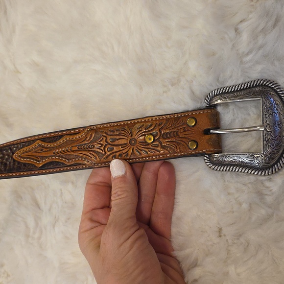 Ariat Western Brown Tooled Leather Belt with Silver Buckle Womens OS 38" - Picture 2 of 11